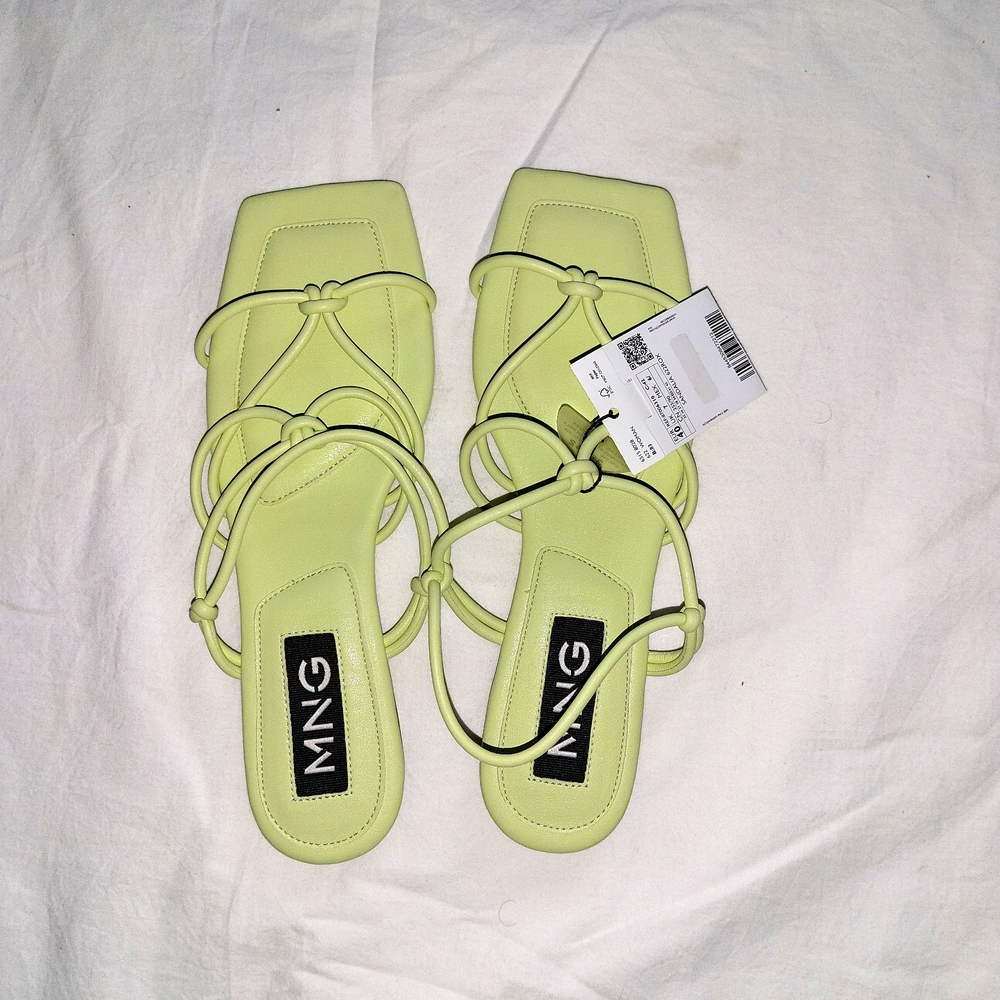 Sandals 9.5 - Picture 2 of 5